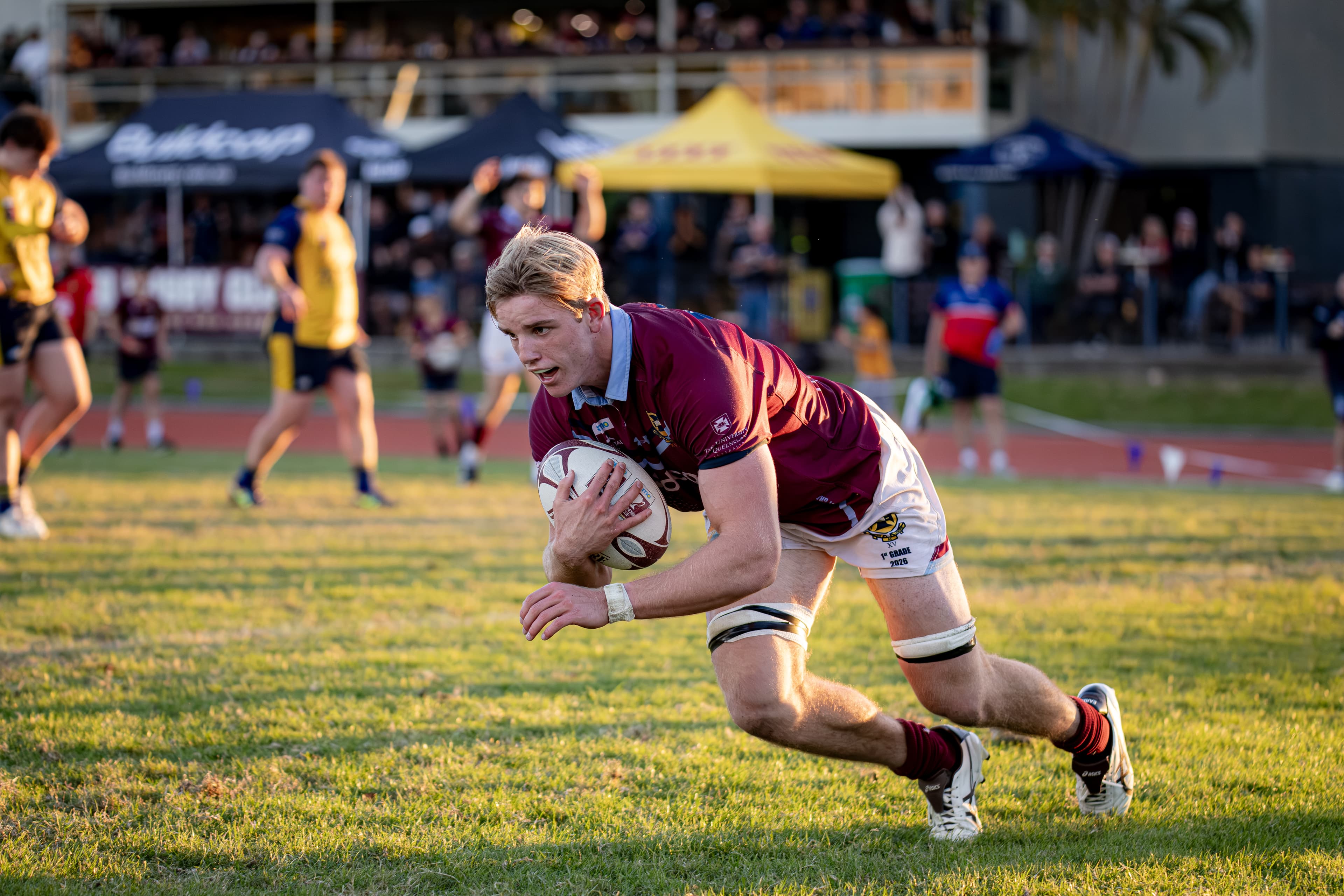 Reds squad flanker Tom Robinson scoring his key late try for UQ on Saturday. Photo courtesy Brendan Hertel Photography