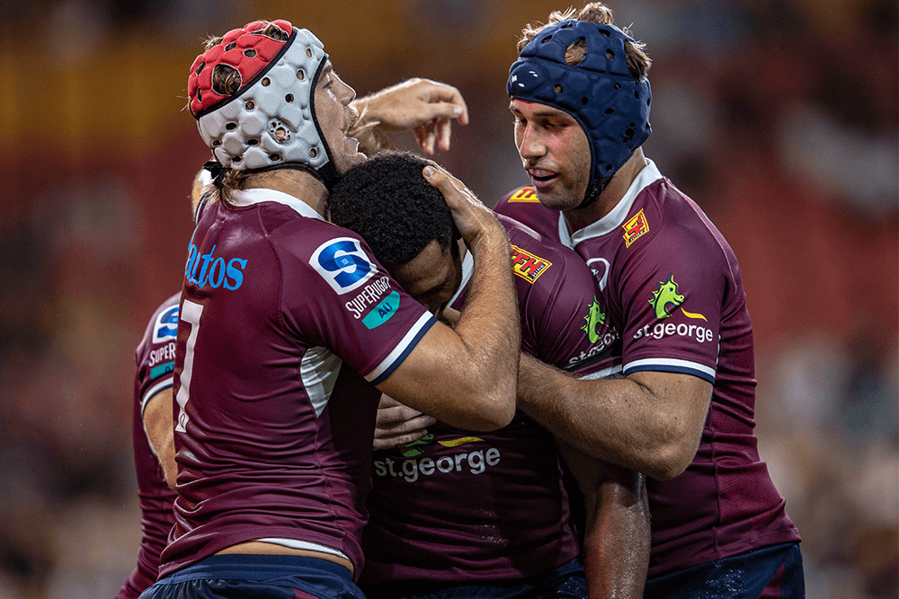 Fraser McReight and Hamish Stewart congratulate Filipo Daugunu after scoring. Photo: Brendan Hertel/QRU.