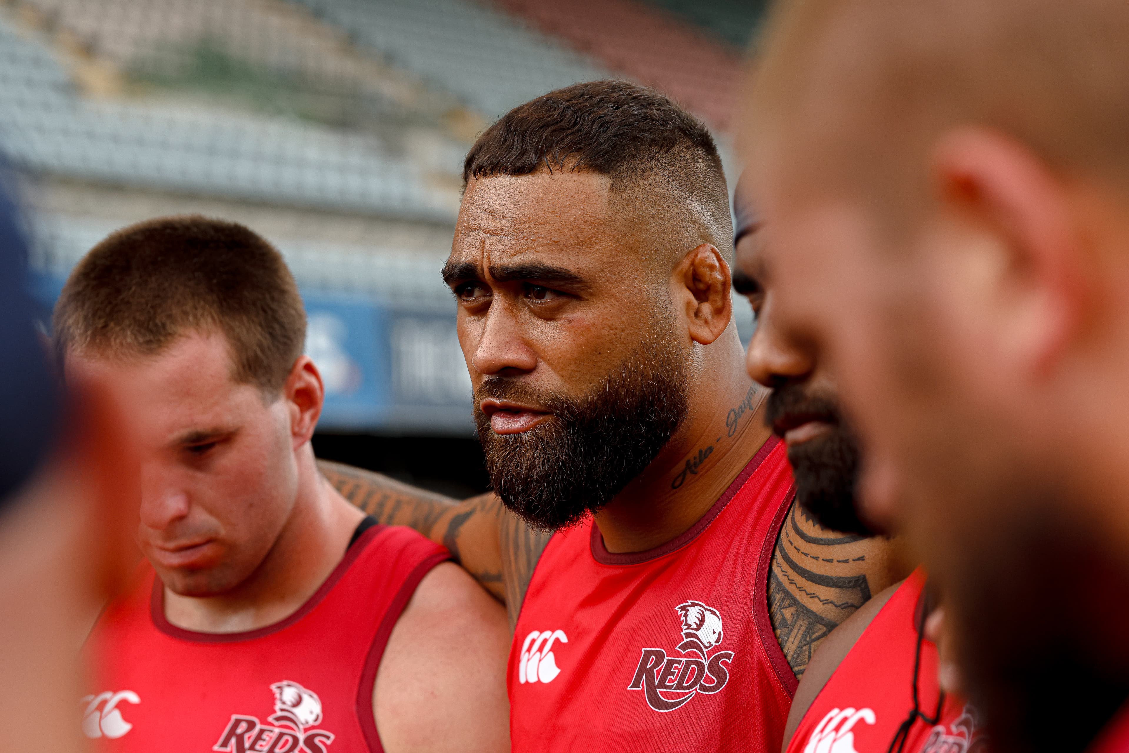 Reds lock Lukhan Salakaia-Loto...passing on his knowledge at training