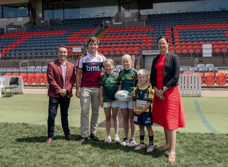 Reds prop Nick Bloomfield at Toowoomba Sports Ground to announce the Reds vs Wild Knights game with Towoomba Councillor James O'Shea, new QRU Board Director April Cavanagh and Downs juniors Poppy, Daisy and Cole Johnston. Photo: Ben Yong