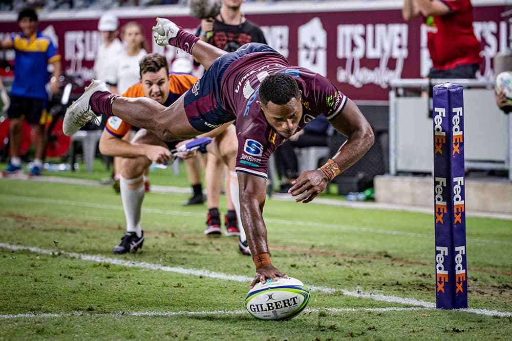 Filipo Daugunu crashes over in Townsville. Photo: Brendan Hertel/QRU
