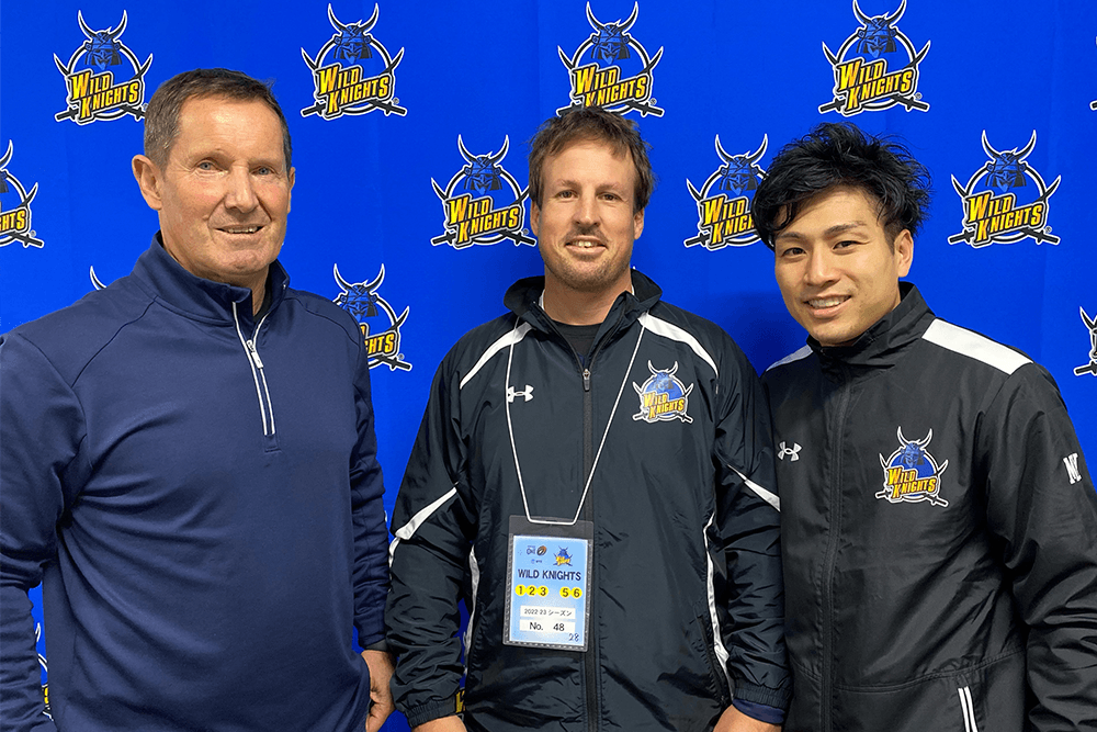 Saitama Panasonic Wild Knights head coach Robbie Deans, Buildcorp Reds Academy coach Ryan Schultz and Wild Knights International Relations Manager Makoto Yazaki